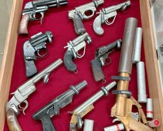 COLLECTION OF FLARE GUNS