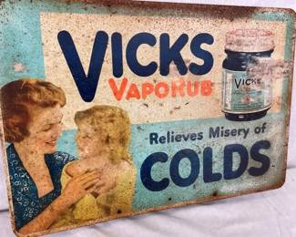 CLOSE UP VIEW VICKS VAPORUB