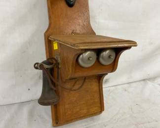 CLOSEUP VIEW WALL PHONE