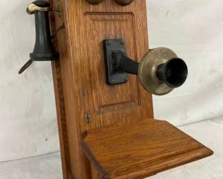 CLOSEUP VIEW WALL PHONE