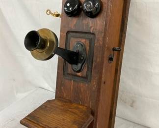 CLOSEUP VIEW WALL PHONE