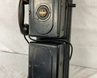 CLOSEUP VIEW WALL PHONE