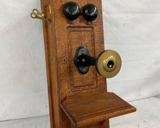 CLOSEUP VIEW WALL PHONE