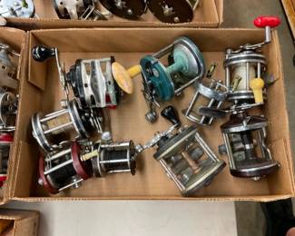 COLLECTION VARIOUS FISHING ITEMS