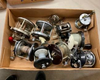 COLLECTION VARIOUS FISHING ITEMS