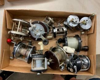 COLLECTION VARIOUS FISHING ITEMS