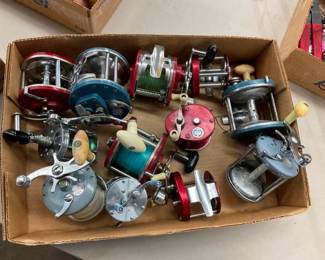 COLLECTION VARIOUS FISHING ITEMS