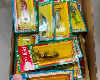 COLLECTION VARIOUS FISHING ITEMS