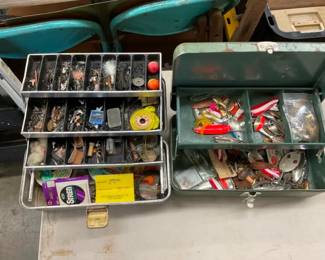 COLLECTION VARIOUS FISHING ITEMS