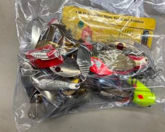 COLLECTION VARIOUS FISHING ITEMS