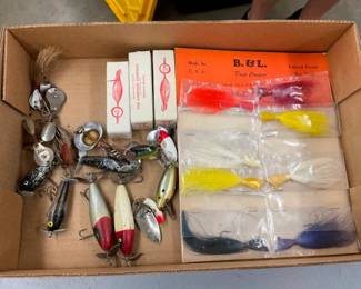 COLLECTION VARIOUS FISHING ITEMS