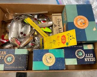 COLLECTION VARIOUS FISHING ITEMS