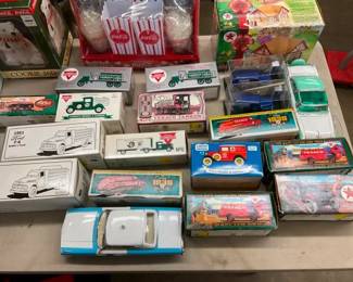 COLLECTION VARIOUS FISHING ITEMS