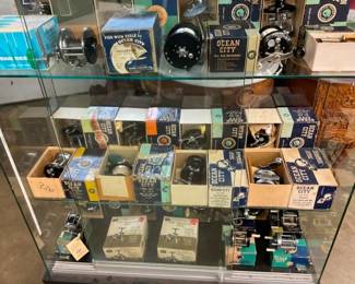 COLLECTION VARIOUS FISHING ITEMS