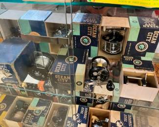 COLLECTION VARIOUS FISHING ITEMS