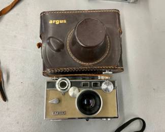 EARLY ARGUS CAMERA W/ CASE