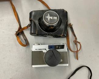 EARLY PETRI CAMERA W/ CASE BLUE MAGIC