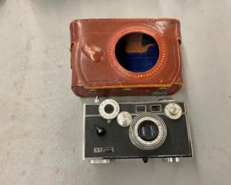 EARLY ARGUS CAMERA W/ CASE