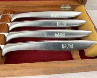 RJR KNIFE SET W/ WOODEN CASE