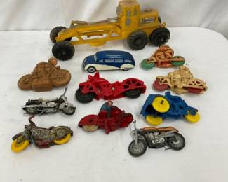 VARIOUS EARLY RUBBER/PLASTIC TOYS