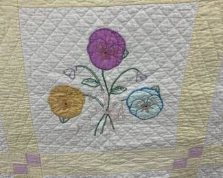 HANDMADE FLOWER PATTERN QUILT