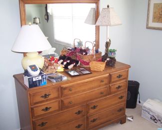 MAPLE DRESSER & MIRROR, LAMPS & MISC.