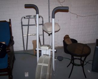 EXERCISE BIKE & GLASS-TOP STAND