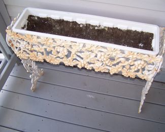 CAST IRON PLANTER