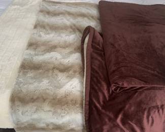 4 Soft & Cozy Blankets