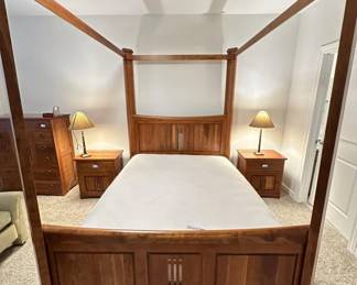 High Quality Queen Canopy Bed, Bent Wood