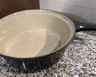 Le Creuset Pan 10”