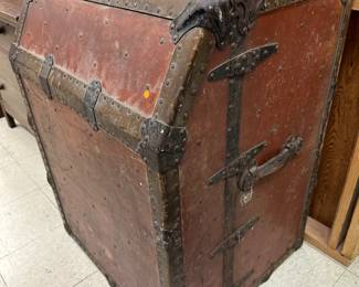 Vintage Taylor Made old time trunk.