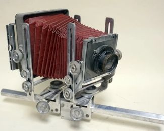 1012	GROVER VIEW CAMERA WITH CONVERTIBLE LENS
