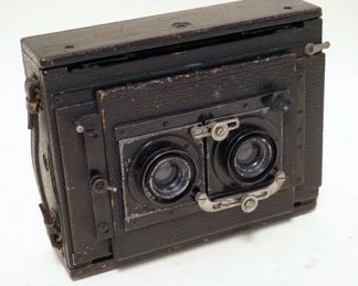 1014	C.P. GOERZ STEREO CAMERA WITH 2 DAGOR LENSES
