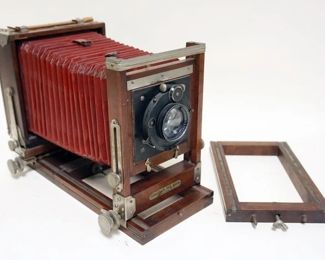 1046	KORONA VIEW CAMERA WITH EXTENSION BED, DOGMAR LENS 4 X 5
