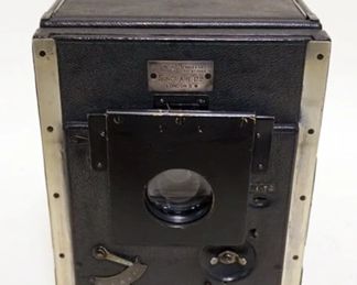 1056	SINCLAIR SINGLE LENS REFLEX CAMERA CA 1910
