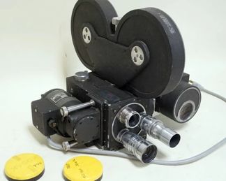1079	MAVRER 16 MM PROFESSIONAL MOVIE CAMERA
