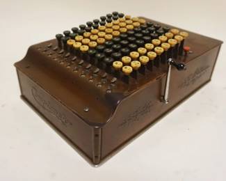 1110	COMPTOMETER FELT & TARRANT MFC CO CICAGO CALCULATOR/ADDING MACHINE, APPROXIMATELY 9 1/2 IN X 15 IN X 6 IN HIGH
