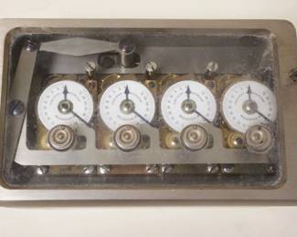 1189	TIME CLOCK FOR BANK VAULT W/KEY, APPROXIMATELY 8 IN X 5 IN X  IN
