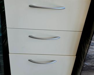 08. $35 -- PERSONAL FILE CREAM