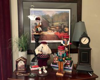 Lots of golf decor, nutcrackers, art, books