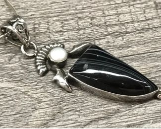 925 Sterling Silver Onyx & Pearl 2 1/2 x 7/8 Pendant 18 Inch Chain Necklace 13.37 Grams $50 Picture 1 of 2