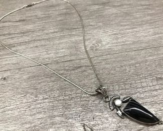 925 Sterling Silver Onyx & Pearl 2 1/2 x 7/8 Pendant 18 Inch Chain Necklace 13.37 Grams $50 Picture 2 of 2