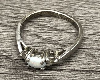 925 Sterling SIlver Marked 5.3mm Opalascent Stone Ring Size 8.5 US 2.81 grams $35