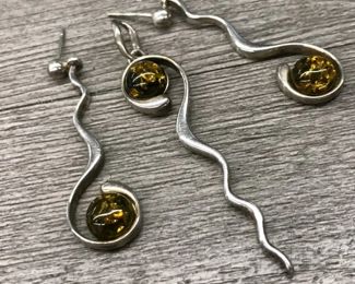 Sterling Silver S Shape Dangle Jewelry Set With Amber Color Pendant Earrings  8.14 Grams $80