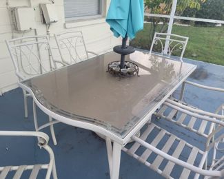 Lanai table and chairs