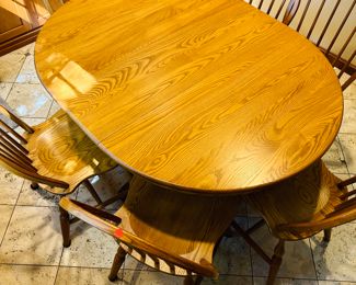 Oak dining table 
6 chairs