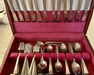 International Pewter flatware
12 place settings and serving pieces
