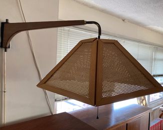 MCM retractable lamp