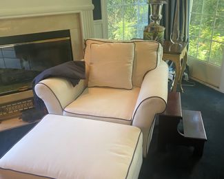 WHITE W/BLUE PIPING CHAIR W/OTTOMAN(AS IS)